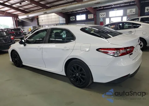 2018 Toyota Camry L z USA, uszkodzony, nr VIN 4T1B11HK1JU601795